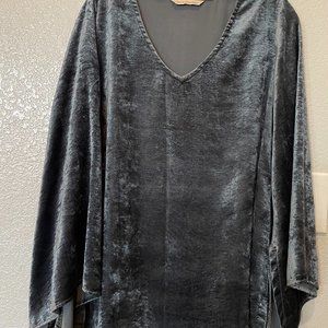 Gray Velvet Soft Surroundings V neck blouse